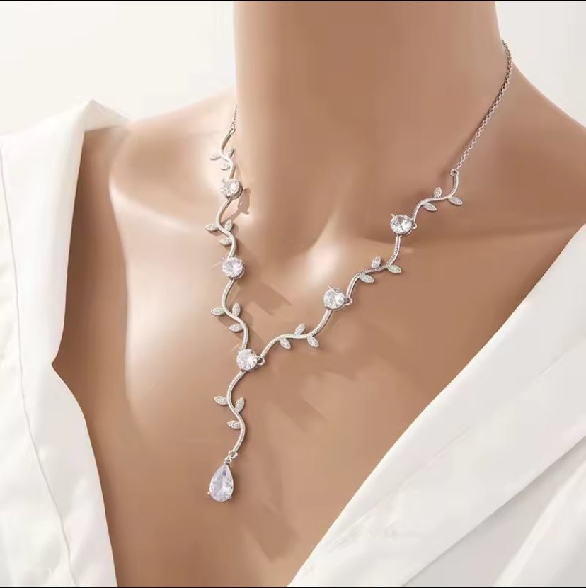 Crystal Bridal Necklace Earrings Jewellery Gift for Her. Cubic Zirconia Wedding Jewellery Set Simple Droplet Earrings in Silver, Gold & Rose Gold