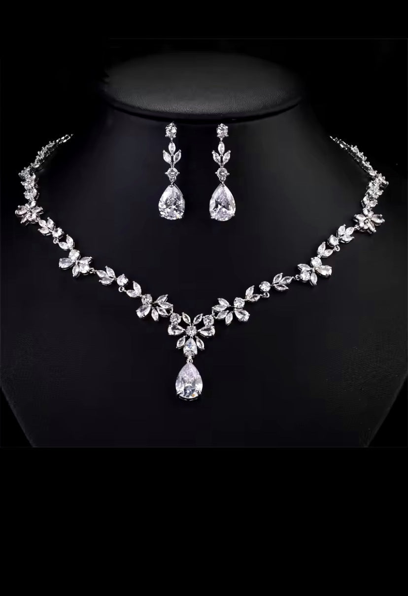 Crystal Bridal Jewellery Set Cubic Zirconia Bridal Necklace Bridal Tear Drop Earrings Silver Jewelry Wedding Set Leaf Style Design
