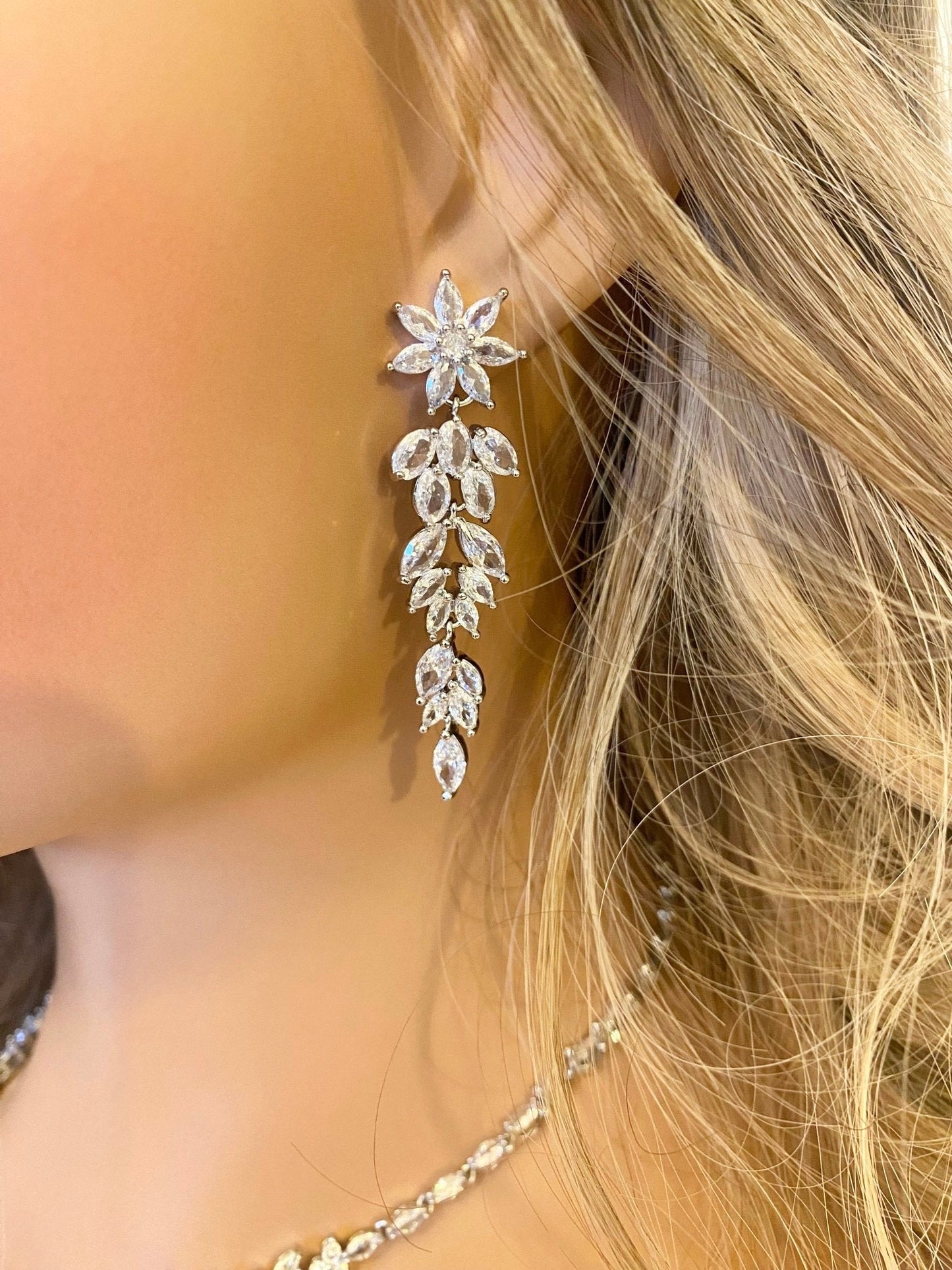 Crystal CZ Bridal Necklace Set, Jewellery Gift for Her. Wedding Necklace, Droplet Earrings, Bracelet Flower Design Silver